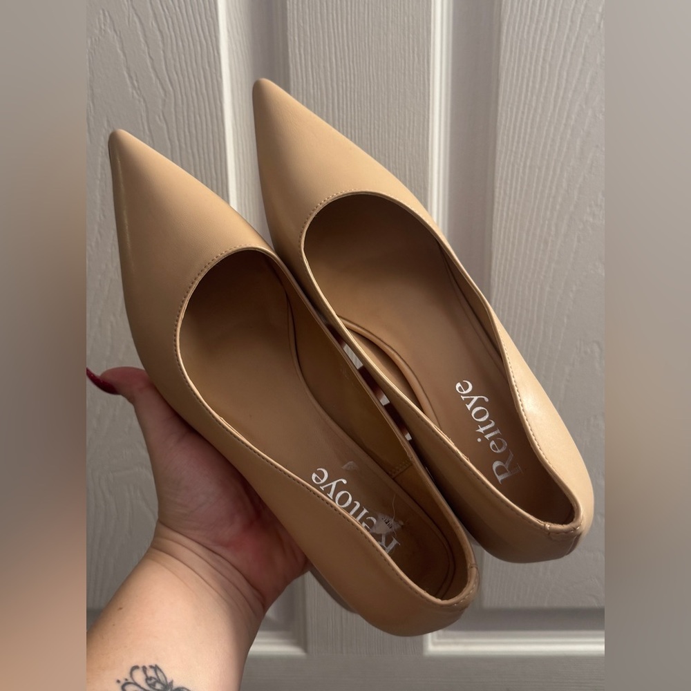 Reitoye Women's Tan Chunky Heels with Pointed Toes- Size 9